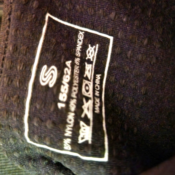 🛍 Women's workout set matching top/shorts - Picture 3 of 7